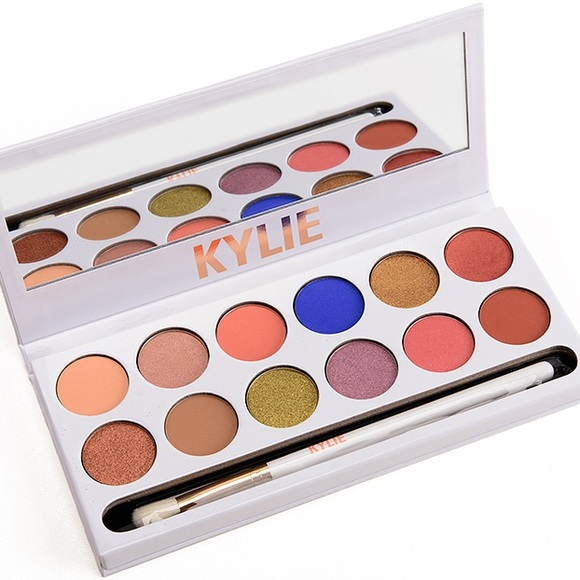 Kylie Cosmetics Other - Kylie Jenner Royal Peach Palette